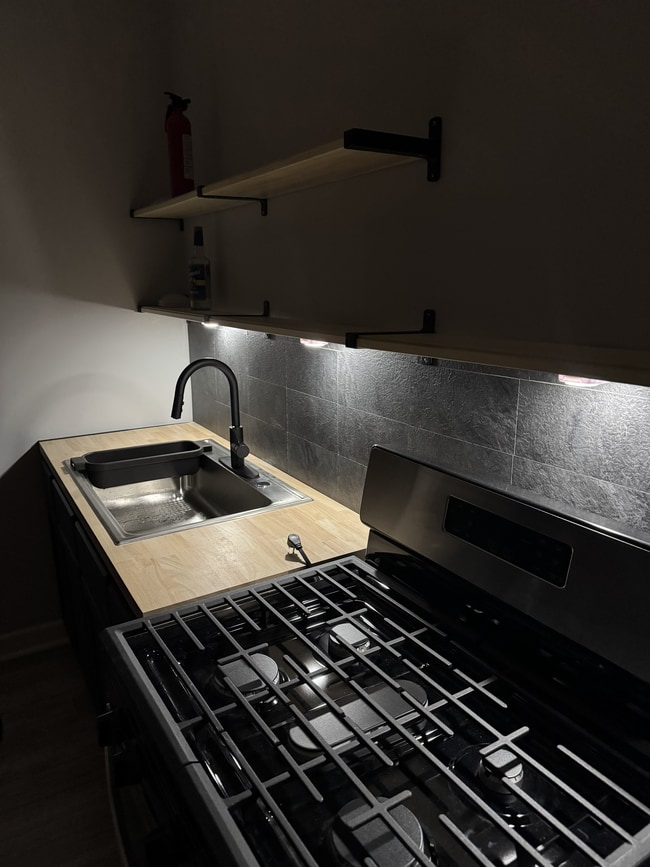 Kitchen - 700 S Oakley Blvd