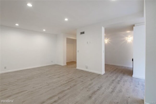 Building Photo - 2 br, 2 bath Condo - 1305 N Columbus Ave U...