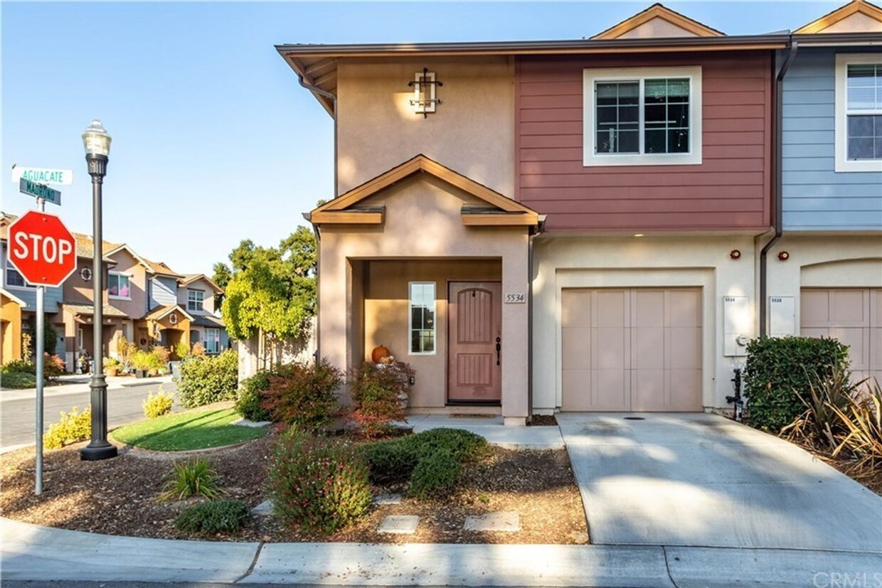 Primary Photo - 3/2.5 end unit condo in Oakhaven Village