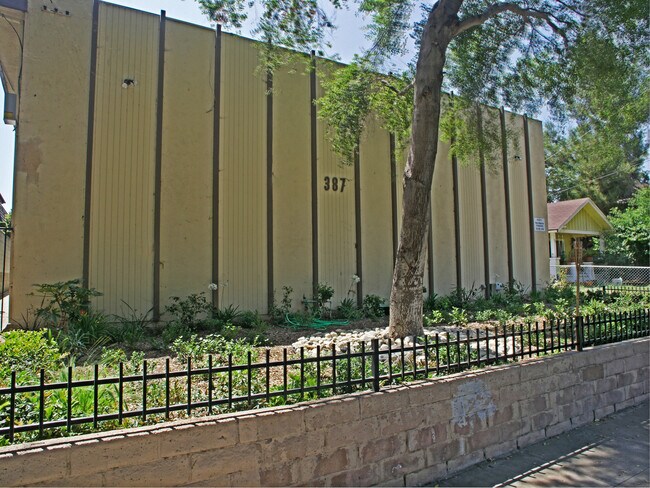 Foto del edificio - 387 N Mentor Ave