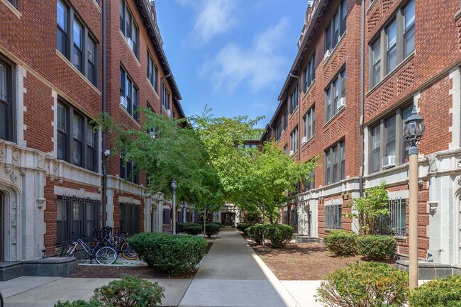 Building Exterior - 5326-5336 S. Greenwood Avenue