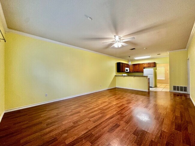 Foto del edificio - Spacious 2/2 Condo Minutes from Campus and...