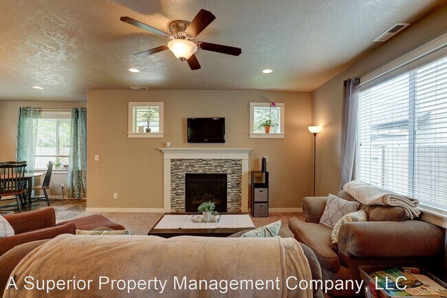 Foto del edificio - 3 br, 2.5 bath House - 61777 SE Camellia St.