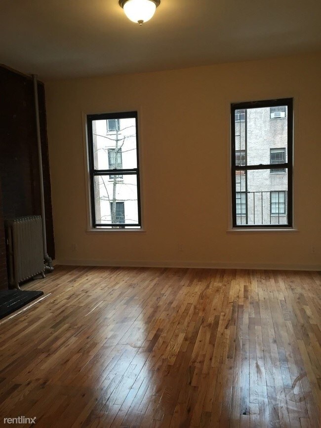 Building Photo - 247 W 21st St