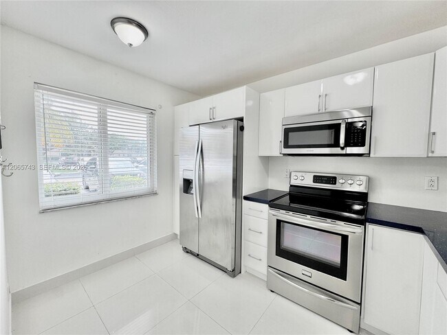 Foto del edificio - 7840 NW 50th St