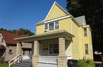 Building Photo - 903 44th St