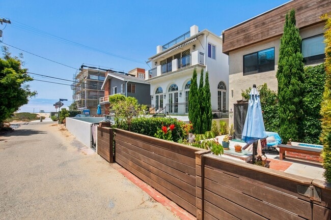 Building Photo - 21-23 Privateer Street