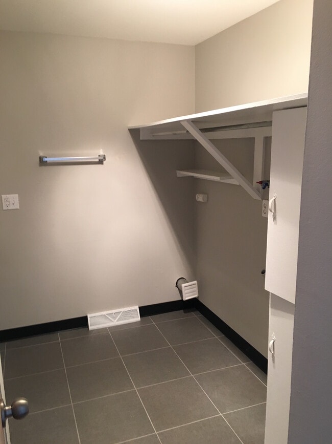 Bathroom washer/dryer hook-ups - 4850 Garrison St