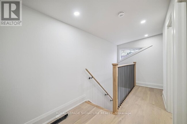 Photo du bâtiment - 202 Perth Ave