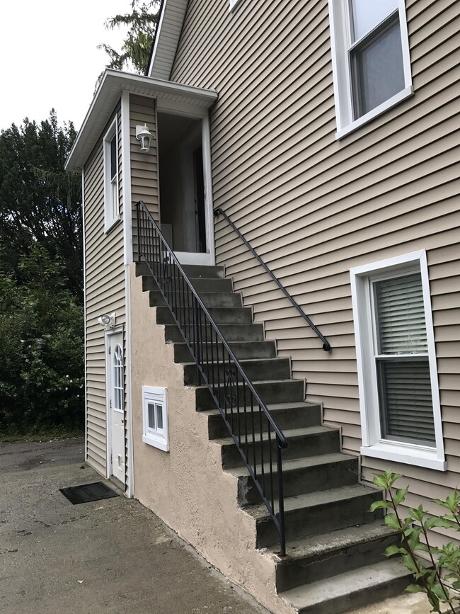Building Photo - 164 Chauncey Pl