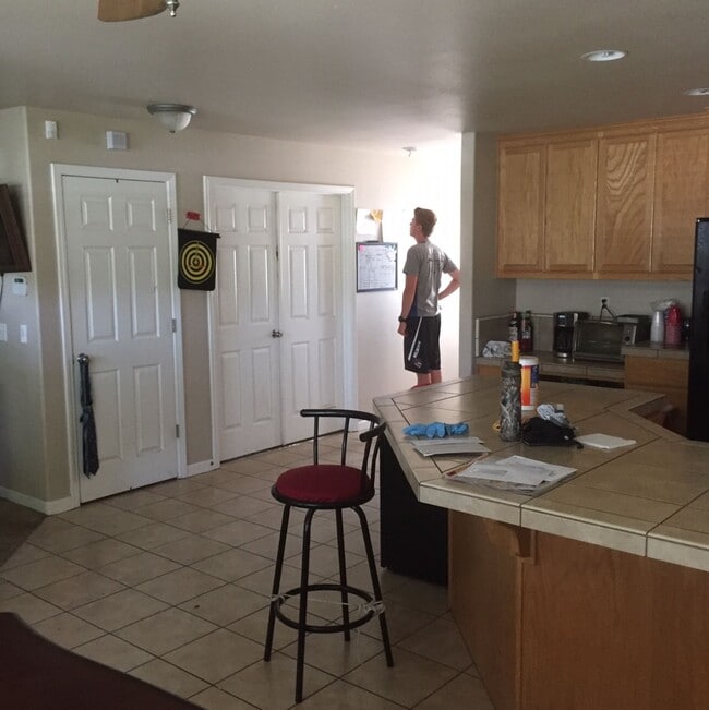 Kitchen Island - 525 W 1st Ave