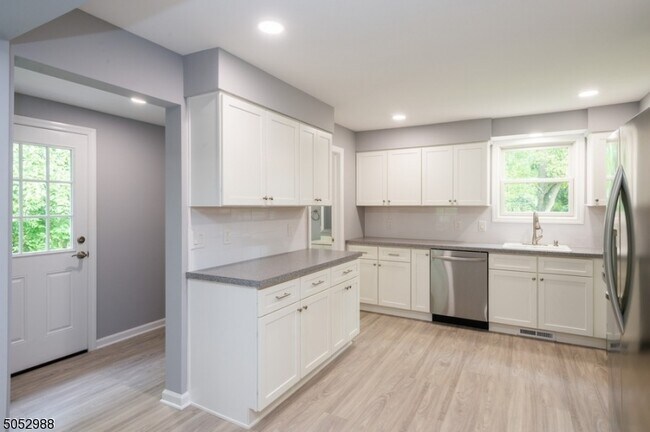 Foto del edificio - 120 Grove St