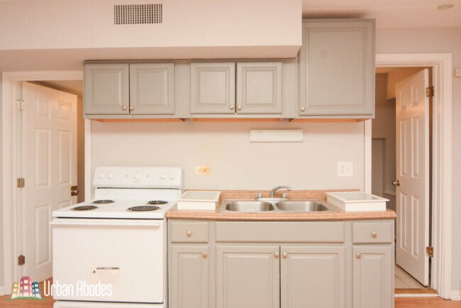 Building Photo - 6007 N Kenmore Ave