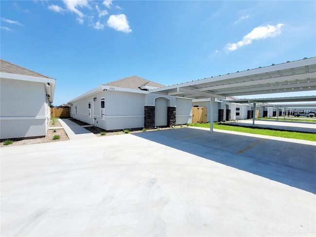 Building Photo - 1723 Davenport St