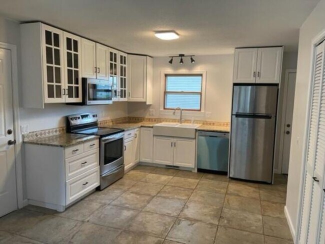 Building Photo - 3 bedroom in CHATHAM IL 62629