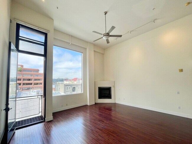 Foto del edificio - 1BR/2BA Spacious and Modern 2-Level View Loft!  Laundry! Storage! Pet! PROGRESSIVE