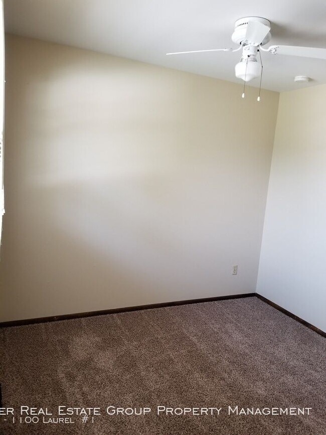 Building Photo - 1100 Laurel Ct Apt 1