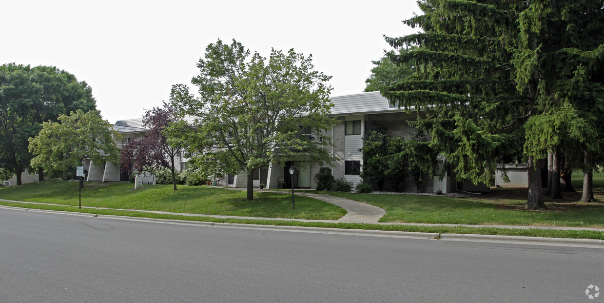 Building Photo - Tall Pines Apartments