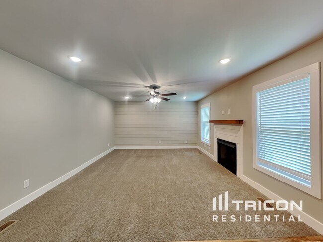 Building Photo - 525 Somerset Ln
