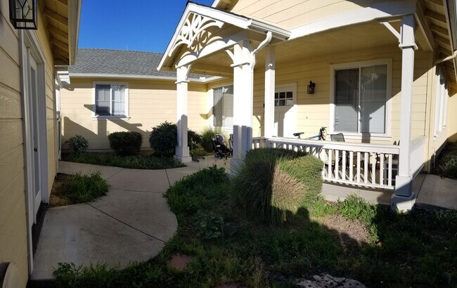 Building Photo - House and Casita/guest house all in one. 5...