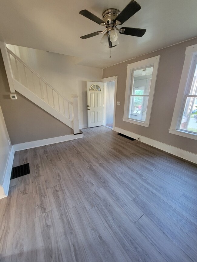 Building Photo - 1205 Priestley Ave