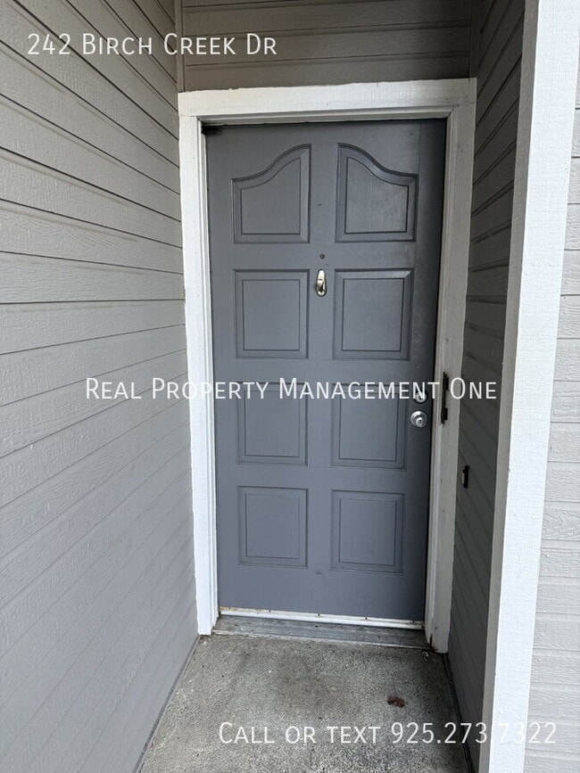 Foto del edificio - 242 Birch Creek Dr