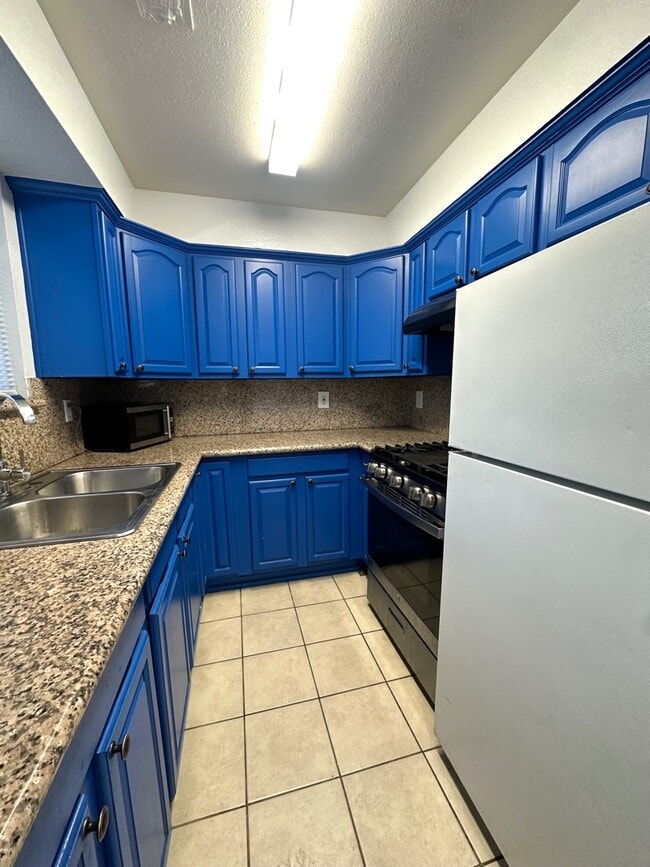 Photo - 650 Sycamore St Apartment