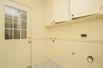 Building Photo - 6611 Cypress Point Dr