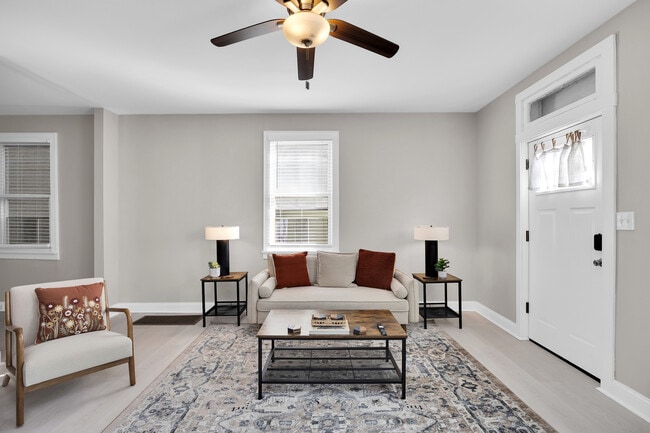 Photo - 2602 Riverside Dr House