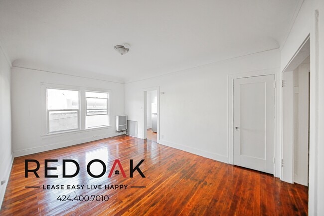 Building Photo - ~1 Month FREE~ Stunning and Sunny Studio w...