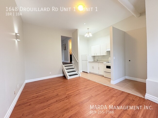 Building Photo - NEWLY RENOVATED 1-BEDROOM/1-BATH MAIN FLOO...