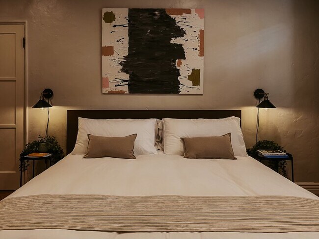 Building Photo - Adelon - Furnished