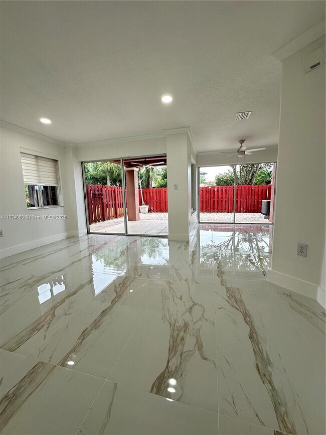 Foto del edificio - 7001 SW 164th Ct