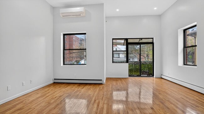 Foto del edificio - 1111 Sheepshead Bay Rd