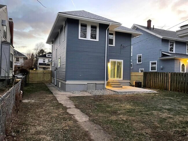 Foto del edificio - 317 Kenwood Ave