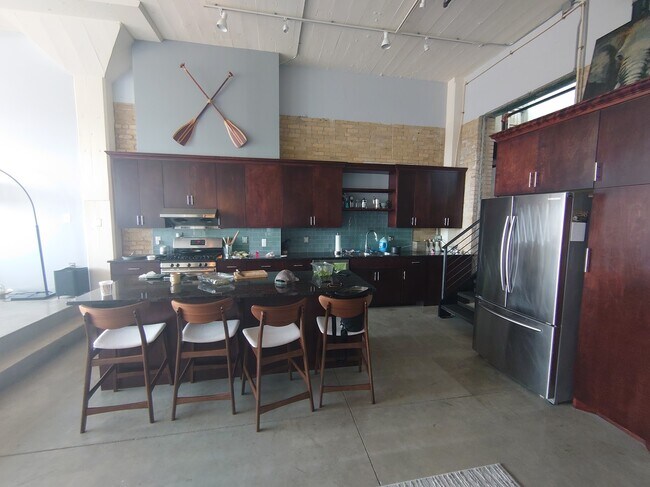 kitchen 16 ft ceilings - 730 Stinson Blvd