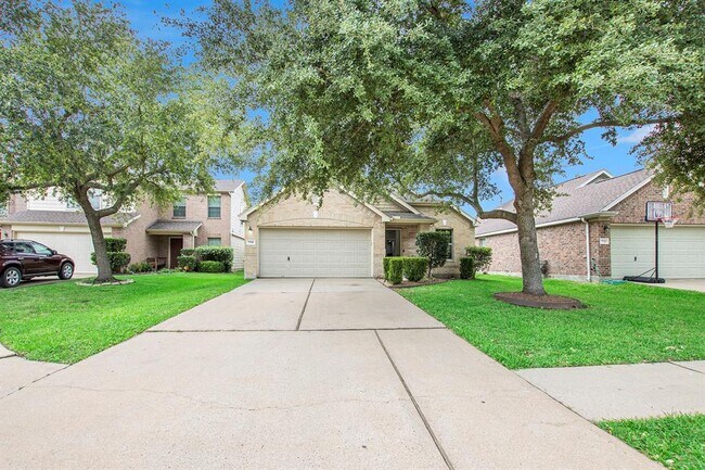 Foto del edificio - 7719 Serene Wood Ln