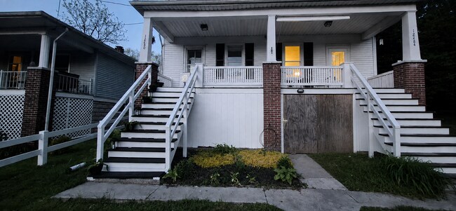 Porche (Unidad derecha) - 12284 Rail View Ct
