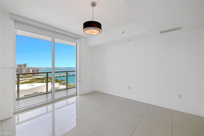 Building Photo - 1 br, 1 bath Condo - 244 Biscayne Blvd Apt...
