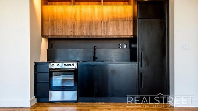 Foto del edificio - Sunny Studio in Downtown Brooklyn.