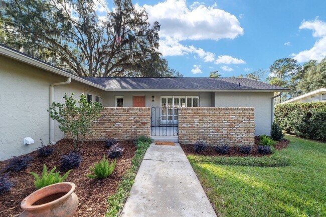 Building Photo - 3 BR/2 BA HOME - SE 12th Street, Ocala - A...