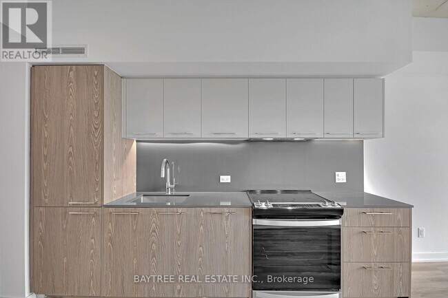 Photo du bâtiment - 45 Baseball Pl