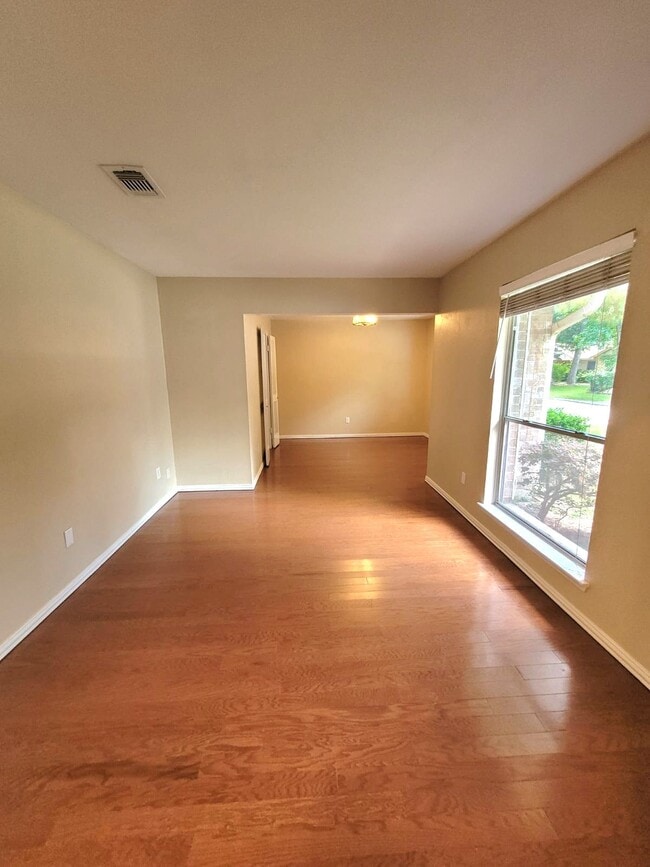 Building Photo - 22 W Broken Oak Ct