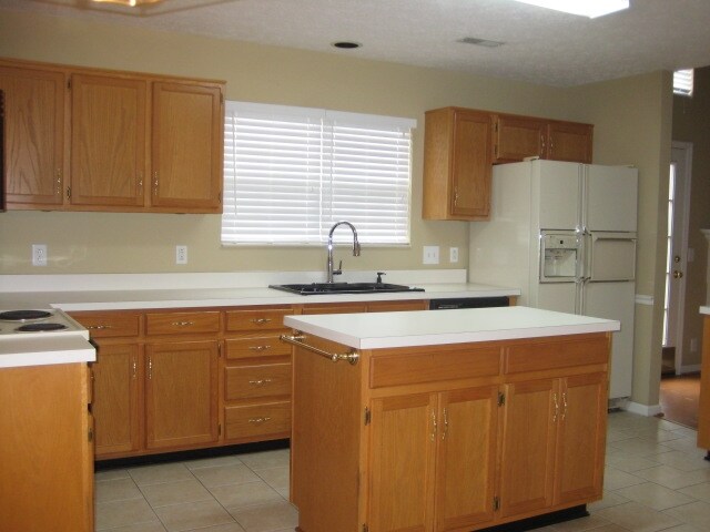 Building Photo - 3102 N Waterford Ct