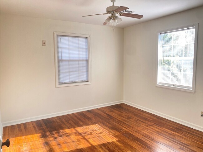 Foto del edificio - 3619 Lazywood Ln