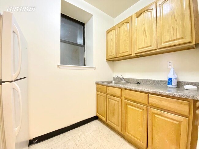 Building Photo - 306 W 112th St