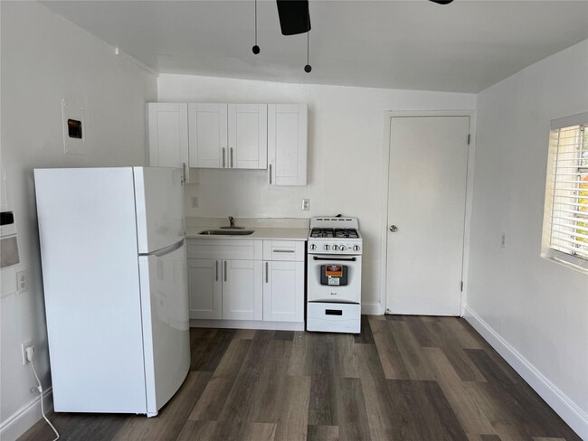 Foto del edificio - 1743 Moffett St