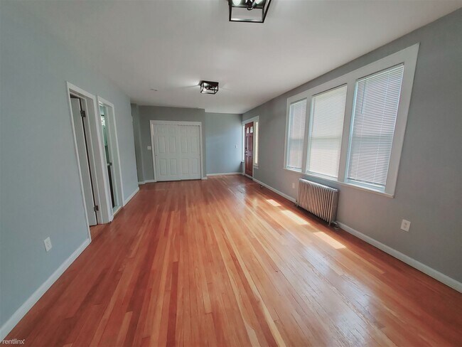 Foto del edificio - 2 br, 1.5 bath Condo - 164 Wardwell St Unit 1