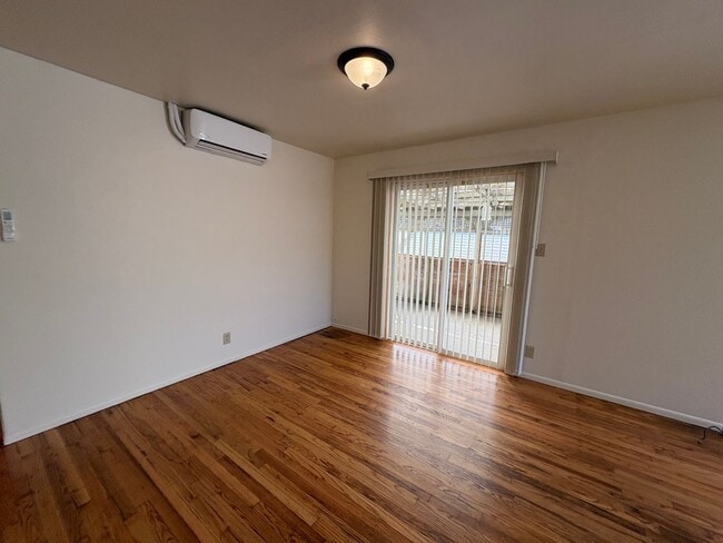 Building Photo - 3 Bed 1 Bath