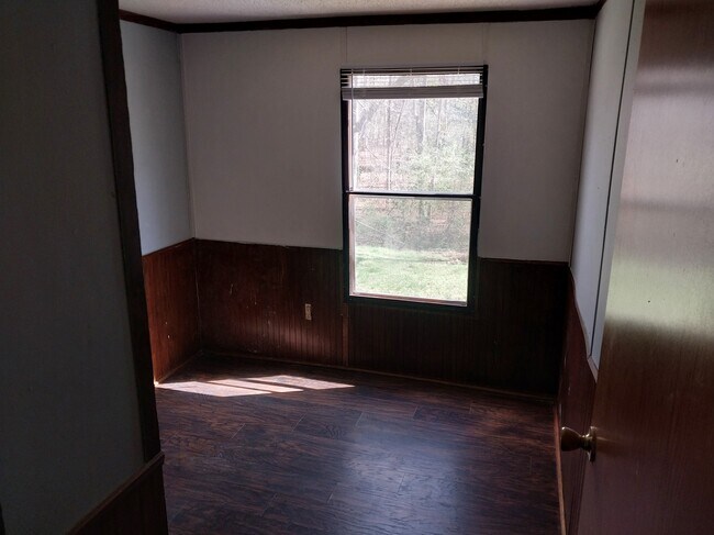 Building Photo - 211 Duchess Dr